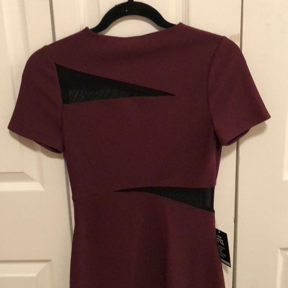 Maroon Express dress - Picture 4 of 4
